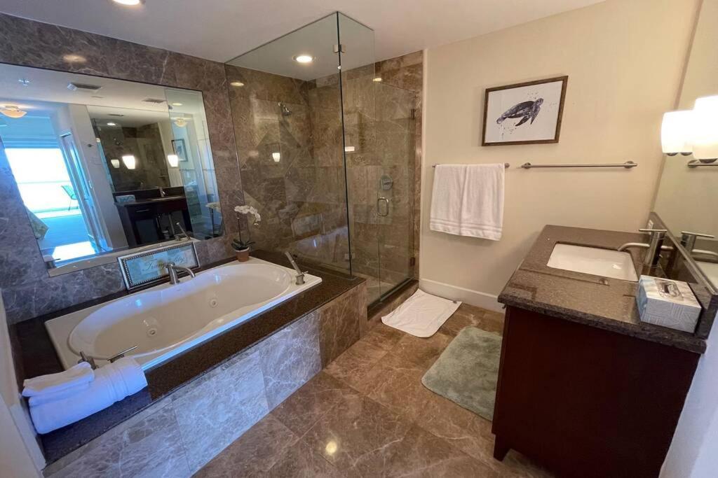 LICENSED Mgr - LUXURY PENTHOUSE SUITE - OFFERS RESORTS BEST PANORAMIC OCEAN VIEWS! Key Largo Exterior foto